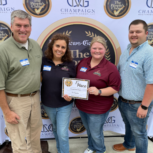 Staff of Prairieland Feed holding a the Peoples Choice first place award