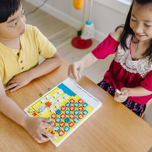 Melissa & Doug Flip-to-Win Hangman Travel Game